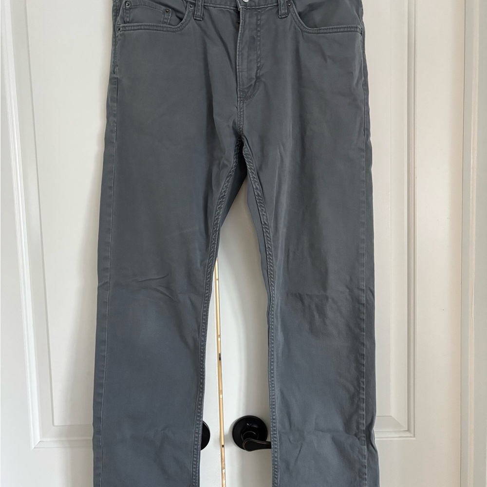 Banana Repblic Men's Gray chino pans light weight